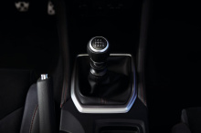 Если вам не хочется переключаться самостоятельно, дополнительная автоматическая трансмиссия Subaru Performance Transmission (SPT) увеличивает сумму до 2,4 млн рублей. Также он включает в себя технологию помощи водителю EyeSight с круиз-контролем и эл