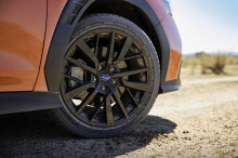 Subaru официально объявил цены на свой совершенно новый WRX пятого поколения 2022 года выпуска. Так что давайте сразу перейдем к делу. Базовая комплектация начнется с 2,2 млн рублей. В ней будет шестиступенчатая механическая коробка передач в паре с 