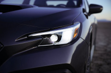 Subaru официально объявил цены на свой совершенно новый WRX пятого поколения 2022 года выпуска. Так что давайте сразу перейдем к делу. Базовая комплектация начнется с 2,2 млн рублей. В ней будет шестиступенчатая механическая коробка передач в паре с 