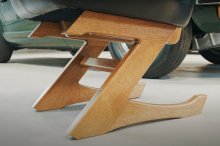 Возможно, самым крутым творением отдела аксессуаров Nissan является кресло Z, изображенное ниже. Спортивное сиденье, имитирующее сиденьям Z S30, установлено на Z-образных ножках и обито тканью, похожей на оригинальную ткань классического купе. Nissan