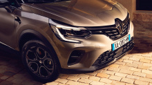 Представлено новое специальное издание Renault Kaptur Rive Gauche. Отделка салона является эксклюзивной для линейки Captur и доступна для заказа по цене от эквивалента 3,7 млн рублей.