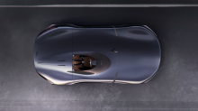 Разработанный специально для новой гоночной игры Gran Turismo 7, Vision Gran Turismo Roadster представляет собой полностью электрический одноместный гоночный автомобиль Jaguar, во многом напоминающий победителя Ле-Мана D-Type.