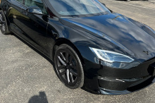 Новые клиенты отправились в Twitter, чтобы поделиться тем, что их недавно доставленные автомобили Tesla Model S получили визуальные эффекты, которые немного отличаются от прошлогодних автомобилей. Эти изменения включают новые передние и задние фары, 