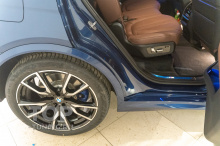 Профессиональная оклейка кузова и порогов BMW X7 2021 пленкой STEK DynoShield