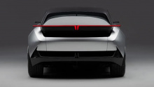 Avinya дебютирует с новым языком дизайна Tata, который сосредоточен вокруг отличительной подписи светодиодных ходовых огней, которые проходят через переднюю и заднюю части автомобиля. Avinya также имеет большую переднюю решетку с подсветкой, но в ост