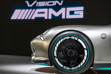 Все компоненты трансмиссии (включая платформу) были разработаны специально для этого автомобиля, хотя некоторые элементы, такие как 22-дюймовые колеса с аэродинамическим покрытием, логотип AMG и цветовая гамма, были вдохновлены командой Mercedes-AMG 