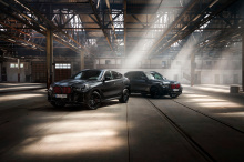 Два специальных выпуска имеют окраску BMW Individual Frozen Black с красными акцентами на решетке радиатора и набор 22-дюймовых легкосплавных дисков M с двойными спицами и матовой отделкой Orbit Grey.