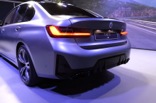 Когда BMW представит полный каталог деталей M Performance, мы, вероятно, найдем еще несколько деталей, производных от M3, но тот факт, что карбоновая крыша и другие элементы стиля просачиваются в обычные модели 3-й серии, является поводом для радости