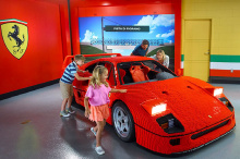 Если конструктор Lego Technic не впечатляет, возможно, это сделает конструктов Lego Ferrari F40 в натуральную величину может.