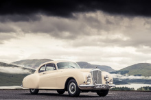 R-Type был первым, кто носил имя Continental, и в 1950-х годах было выпущено всего 208 моделей.