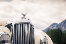 В то время, по словам Bentley, это был самый быстрый четырехместный автомобиль в мире, и самый дорогой. 