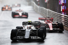 Автомобили F1 изо всех сил пытались не отставать от Mercedes-AMG Black Series.