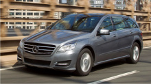 Mercedes заявляет, что ржавчина может повлиять на усилитель тормозов на трех старых моделях, и отзывает автомобили.
