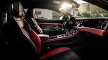Спецификация S включает в себя систему подвески Bentley «Dynamic Ride» в стандартной комплектации, включающую активную систему стабилизатора поперечной устойчивости, которая поддерживает баланс автомобиля в поворотах и помогает добиться максимального