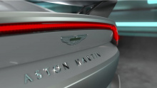 Aston Martin подтвердил, что его новый V12 Vantage примет участие в соревнованиях по подъему на холм вместе с некоторыми другими специальными автомобилями британского бренда.