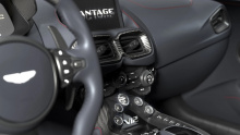 В V12 Vantage используется 5,2-литровый битурбированный V12, который также используется в более крупных DB11 и DBS Superleggera. Настроенный на производство 690 л.с. и 753 Нм крутящего момента (идентичное с V12 Speedster), Aston утверждает, что V12 V