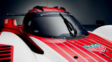 Новый гиперкар Porsche 963 будет участвовать как в чемпионате мира по гонкам на выносливость FIA, так и в чемпионате IMSA WeatherTech SportsCar в следующем году.