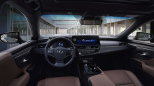 Lexus представил серию обновлений для седана ES. Японская компания, производящая реальные предметы роскоши, представила версию своего конкурента BMW 5 серии MY 23 с новым уровнем отделки салона и новыми технологиями. Lexus ES добавляет новую черную р