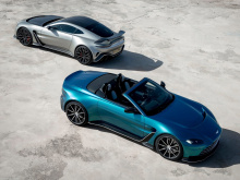 Aston Martin представил версию своего V12 Vantage в виде родстера, отличающуюся тем же жестким акцентом по сравнению с обычным Vantage, что и купе, которое мы видели ранее в этом году. 