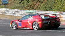 Трековая версия гибридного суперкара Ferrari проходит испытания на Нюрбургринге, возможно, в рамках подготовки к серии гонок.