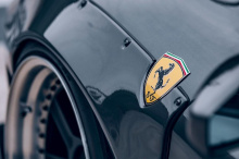 Именно так мы описали бы F430, который вы видите ниже. Основатель Liberty Walk Ватару Като недавно загрузил это творение на свою страницу в Instagram. Пуристы могут ненавидеть его, но окрашенный в серый цвет Ferrari привлекает к себе внимание благода