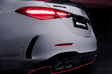 Эта специальная версия нового седана AMG C63, получившая название «F1 Edition», доступна всего один год с момента начала продаж. Для европейцев и других, у которых есть доступ к варианту универсала, Estate также может быть доступен как F1 Edition. Та