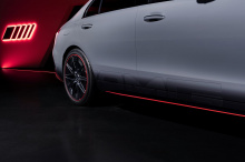 В общей сложности новый C63 развивает 671 лошадиную силу, и теперь вы действительно можете понять тот факт, что эта выдающаяся производительность исходит из мира F1 благодаря специальной версии, которая будет доступна только в течение одного года.