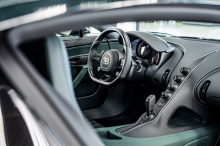 Говоря об уровне качества и детализации каждого экземпляра, президент Bugatti Кристоф Пьошон сказал: «Простая установка панелей из карбона на усовершенствованное монококовое шасси требует уровня точности, которым обладают только самые опытные мастера