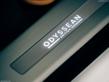 Снаружи есть несколько признаков того, что это Odyssean Edition. Акценты «Pale Brodgar» (коричневые) присутствуют на 22-дюймовых колесах, а также на переднем и заднем бамперах, окантовке фар и задних фонарей, а также на накладках на пороги. Bentley п