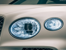 Мы уже видели значок Odyssean на Bentley Flying Spur, но теперь настала очередь внедорожника Bentayga от производителя роскошных автомобилей украсить именную табличку ограниченной серии. Это новый Bentayga Odyssean Edition, который поступит в продажу