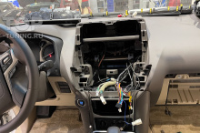 Замена головного устройства мультимедиа для Тойота Ленд Крузер Прадо 150