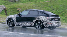 Audi подтвердила, что 9 ноября представит нового члена своей полностью электрической линейки e-tron, который будет сильно обновленной версией внедорожника e-tron и Sportback с новым значком: Q8 e-tron.