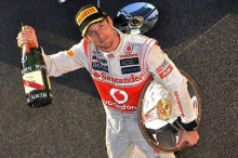 Самая успешная команда Формулы-1 — со 100% победами в чемпионатах — может вернуться в спорт в 2026 году. Brawn GP, выигравшая чемпионаты пилотов и конструкторов в 2009 году, опубликовала загадочную размытую фотографию в своем официальном аккаунте в Т