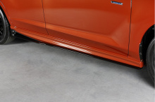 Детали STI на этой модели включают в себя диски для конкретных моделей со значком STI, более агрессивный спойлер на крыше, накладки на пороги в цвет кузова и установленный по центру выхлоп с двойными трубами. Черные вставки вокруг кузова также кажутс