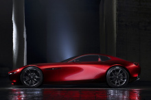 Роторный двигатель был возрожден из мертвых благодаря новому MX-30 R-EV, но в Mazda есть те, кто все еще надеется построить в будущем настоящий спортивный автомобиль с роторным двигателем. Йошиаки Ногучи, помощник менеджера отдела разработки силовых 