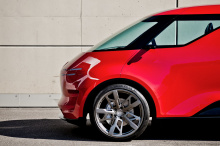 Вскоре в Instagram были опубликованы два тизера, впервые демонстрирующие «невиданное исследование дизайна». Буксировкой концепта будет концепт Porsche Vision Renndienst, который отдает дань уважения гоночному сервисному фургону VW, использовавшемуся 