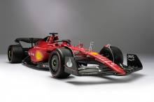 По словам известного производителя моделей, эта особенно большая модель F1 была разработана для удовлетворения требований команды Ferrari F1 и ее официальных партнеров и спонсоров.