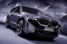 BMW XM 2023 года будет доступен в четырех новых цветах кузова: Urban Green, металлик Petrol Mica, металлик Anglesey Green и металлик Sepia. Все они любезно предоставлены подразделением BMW Individual и будут доступны с апреля этого года. МЫ проверили
