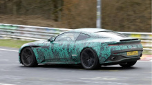 DB11 был выпущен еще в 2016 году, поэтому замена гранд-таурера Aston Martin ждала уже давно. Серия шпионских снимков показала, что британская фирма работает над своим преемником, который, как мы полагаем, будет называться DB12.