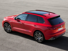Со стартовой ценой в 7,9 млн рублей обновленный Volkswagen Touareg получил множество обновлений, чтобы соперничать с такими давними конкурентами, как BMW X5 и Mercedes GLE. Премиум-внедорожник доступен для заказа с пятью различными силовыми агрегатам