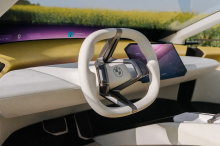 Эта новость появилась после того, как компания представила концепт-кар Vision Neue Klasse, который показывает, как будут выглядеть будущие автомобили компании. Явно футуристическая, с характерными элементами дизайна BMW, мы знаем, что 3-я серия будет