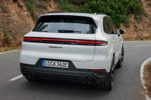 Компания Porsche представила еще один вариант своего популярного Cayenne под названием S E-Hybrid