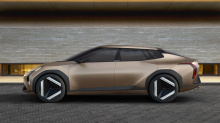 Kia вышла на новую территорию и обнародовала свои планы по созданию полностью электрического седана, продемонстрировав их на примере концепта EV4. Мы можем ожидать, что готовая к производству версия EV4 появится на дорогах к 2025 году.