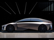 Длина LF-ZC составляет 4750 мм, ширина 1880 мм и высота 1390 мм, что делает его размером примерно с BMW i4 и Tesla Model 3. Lexus называет язык дизайна LF-ZC «провокационной простотой» — и он, безусловно, выделяется на фоне других своей концептуально