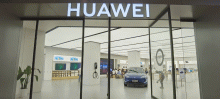 Хотя многие думали, что Huawei уходит из автомобильного бизнеса, когда она объявила о переговорах о продаже 40% своей компании по производству умных автомобилей, недавний отчет о ее планах показывает, что Huawei находится на рынке электромобилей в до