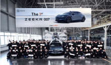 23 декабря первая партия серийных чисто электрических седанов Zeekr 007 официально сошла с производственной линии в Китае
