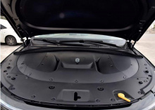 Стандартная глубина багажника составляет 1100 мм при объеме 686 литров, в котором одновременно могут разместиться двенадцать 20-дюймовых чемоданов (чемодан для ручной клади)