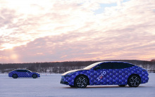 Предполагается, что автомобиль будет называться Lynk & Co Zero, но он имеет внутреннее название E371 и будет представлен в Гетеборге, Швеция, в следующем месяце, а официальный запуск состоится примерно в середине года. Основанный на той же платформе,