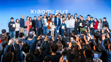 Церемония начала поставок прошла на заводе Xiaomi в Пекине, принадлежащем государственной компании Beijing Automotive Industry Holding Co. (BAIC). Планируемая годовая производственная мощность этого завода на первом этапе составит 150 000 единиц прод