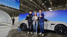 3 апреля Xiaomi Auto официально начала поставки первой партии своего электромобиля SU7